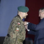 05.08.2022. Kraków. Uroczysty capstrzyk wojskowy przy kopcu Marszałka Piłsudskiego. Wręczenie odznaczeń państwowych. Na zdjęciu (od lewej): Bartosz Wołkowski, Jan Józef Kasprzyk - szef Urzędu ds. Kombatantów i Osób Represjonowanych/ Fot. Jarosław Kubalski - Radio Kielce