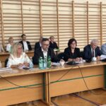 Radni Ostrowca Świętokrzyskiego zdecydowali o powołaniu papierowej spółki - Radio Kielce 01.08.2022. Ostrowiec Świętokrzyski. Sesja Rady Miasta Ostrowca Świętokrzyskiego. Na zdjęciu (od lewej): Artur Głąb, Renata Duda, Dariusz Kaszuba, Renata Maj, Jerzy Wrona, Karol Wójcik i Marcin Marzec - radni Rady Miasta Ostrowca Świętokrzyskiego / Fot. Emilia Sitarska - Radio Kielce