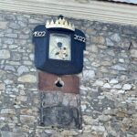 04.08.2022. Opatów. Odnowiony Obraz Matki Boskiej Częstochowskiej na Bramie Warszawskiej / Fot. Emilia Sitarska - Radio Kielce