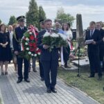 Ostrowiec pamięta o bohaterach Bitwy Warszawskiej - Radio Kielce 15.08.2022. Ostrowiec Świętokrzyski. Obchody 102. rocznicy Bitwy Warszawskiej. Na zdjęciu (w środku): Andrzej Kryj - poseł PiS / Fot. Emilia Sitarska - Radio Kielce