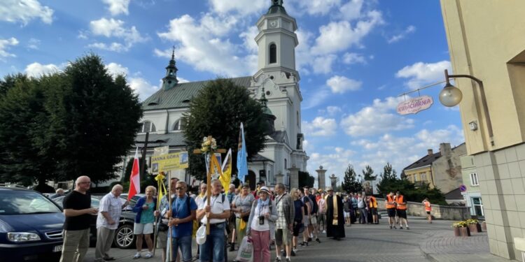 04.08.2022. Ostrowiec Świętokrzyski. Piesza pielgrzymka na Jasną Górę / Fot. Emilia Sitarska - Radio Kielce