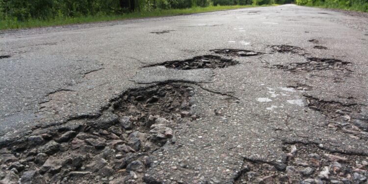 Powiat chce remontować kilkanaście dróg. Na początek dwie