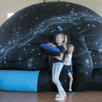 Na zdjęciu: mobilne planetarium Centrum Nauki Kopernik w Warszawie / Fot. Piotr Molęcki - Centrum Nauki Kopernik