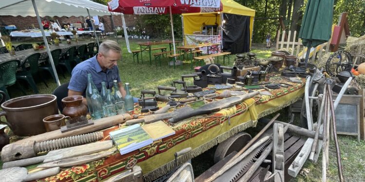 27.08.2022. Prawęcin. VI Prawęckie Dożynki połączone z nadaniem sztandaru miejsowej jednostce OSP / Fot. Emilia Sitarska - Radio Kielce