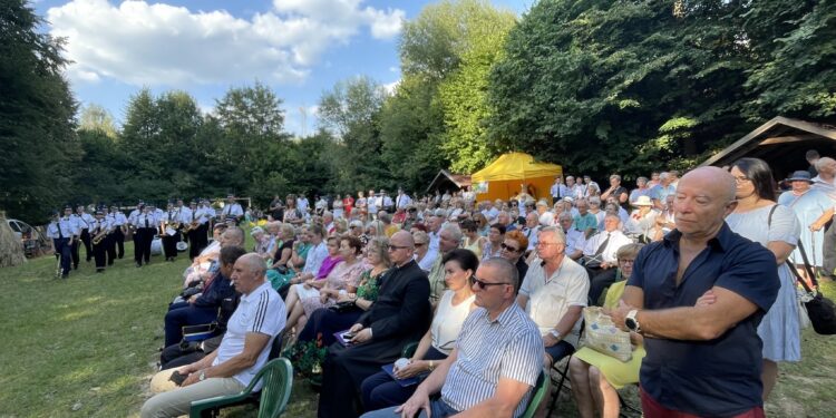 27.08.2022. Prawęcin. VI Prawęckie Dożynki połączone z nadaniem sztandaru miejsowej jednostce OSP / Fot. Emilia Sitarska - Radio Kielce