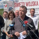 09.08.2022. Ujazd. Konferencja na zamku Krzyżtopór nt. pikników wojskowych. Na zdjęciu (od lewej): płk Jarosław Molisak - szef oddziału zamiejscowego Centralnego Wojskowego Centrum Rekrutacji w Kielcach, poseł Agata Wojtyszek - wiceprzewodnicząca sejmowej komisji obrony narodowej, senator Jarosław Rusiecki - przewodniczący senackiej komisji obrony narodowej / Fot. Emilia Sitarska - Radio Kielce