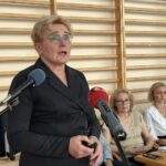 Radni Ostrowca Świętokrzyskiego zdecydowali o powołaniu papierowej spółki - Radio Kielce 01.08.2022. Ostrowiec Świętokrzyski. Sesja Rady Miasta Ostrowca Świętokrzyskiego. Na zdjęciu (po lewej): Renata Mikołajczak - wiceprezes MEC / Fot. Emilia Sitarska - Radio Kielce