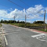 30.08.2022. Drochów Dolny. Przejazd kolejowy. / Fot. Wiktor Taszłow - Radio Kielce.