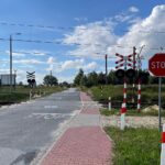 30.08.2022. Drochów Dolny. Przejazd kolejowy. / Fot. Wiktor Taszłow - Radio Kielce.