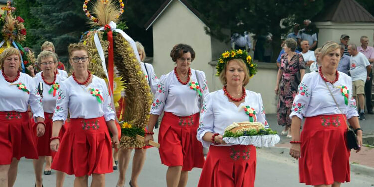 Dożynki gminno-parafialne w Kozłowie. Gmina Małogoszcz dziękowała za plony - Radio Kielce