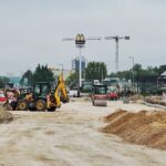 Prace na skrzyżowaniu trwają, ale tempo raczej słabe - Radio Kielce 02.08.2022. Kielce. Remont na Al Solidarności / Fot. WIktor Taszłow - Radio Kielce