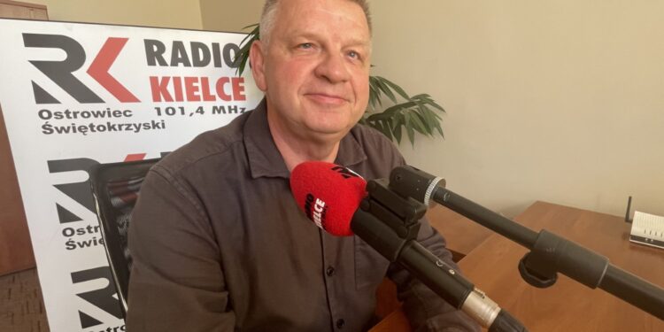 11.08.2022. Ostrowiec Świętokrzyski. Rozmowa Dnia. Na zdjęciu: Jarosław Rusiecki - senator PiS / Fot. Emilia Sitarska - Radio Kielce