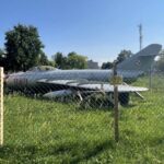 31.08.2022. Ostrowiec Świętokrzyski. Na zdjęciu: MiG zdjęty z postumentu na osiedlu Pułanki / Fot. Emilia Sitarska - Radio Kielce