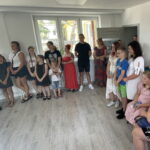 26.08.2022. Ćmielów. Wręczenie laptopów. / Fot. Emilia Sitarska - Radio Kielce.