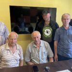 18.08.2022. Karsy. Wydobycie dokumentów „Solidarności” / Fot. Świętokrzyska Grupa Eksploracyjna. Na zdjęciu (od lewej): Andrzej Gajek – inicjator wydobycia schowanych dokumentów i członek Solidarności cementowni Ożarów, Józef Tyburczy – członek Solidarności w cementowni Ożarów w 1981, Krzysztof Zygmunt – członek Solidarności w cementowni Ożarów w 1981, Paweł Poborca – Świętokrzyska Grupa Eksploatacyjna, Józef Nowacki - członek Solidarności w cementowni Ożarów w 1981, Maciej Gancarski - Świętokrzyska Grupa Eksploatacyjna / Fot. Świętokrzyska Grupa Eksploatacyjna