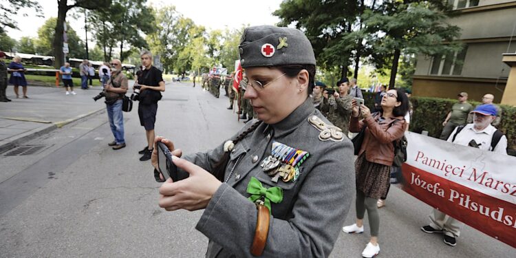 06.08.2022. Kraków. 57. Marsz Szlakiem Pierwszej Kompanii Kadrowej. Wymarsz z krakowskich Oleandrów / Fot. Jarosław Kubalski - Radio Kielce