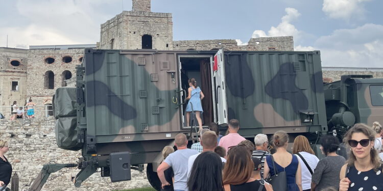 15.08.2022. Zamek Krzyżtopór w Ujeździe. Piknik wojskowy. / Fot. Emila Sitarska - Radio Kielce
