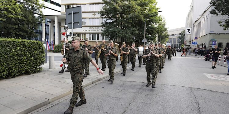 06.08.2022. Kraków. 57. Marsz Szlakiem Pierwszej Kompanii Kadrowej. Wymarsz z krakowskich Oleandrów / Fot. Jarosław Kubalski - Radio Kielce