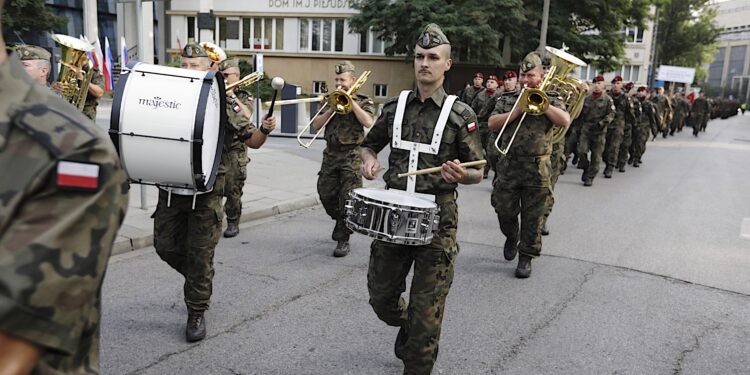 06.08.2022. Kraków. 57. Marsz Szlakiem Pierwszej Kompanii Kadrowej. Wymarsz z krakowskich Oleandrów / Fot. Jarosław Kubalski - Radio Kielce