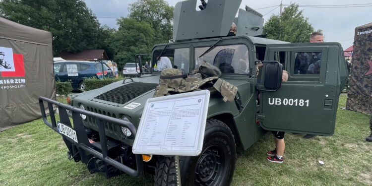 15.08.2022. Zamek Krzyżtopór w Ujeździe. Piknik wojskowy. / Fot. Emila Sitarska - Radio Kielce