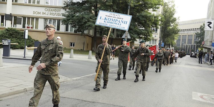 06.08.2022. Kraków. 57. Marsz Szlakiem Pierwszej Kompanii Kadrowej. Wymarsz z krakowskich Oleandrów / Fot. Jarosław Kubalski - Radio Kielce