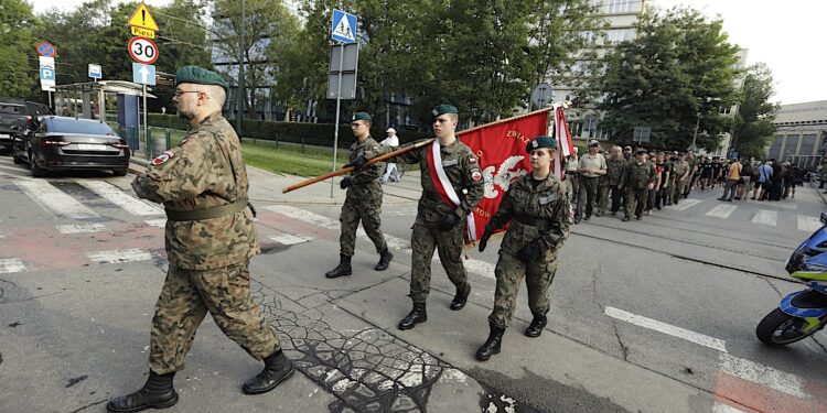 06.08.2022. Kraków. 57. Marsz Szlakiem Pierwszej Kompanii Kadrowej. Wymarsz z krakowskich Oleandrów / Fot. Jarosław Kubalski - Radio Kielce