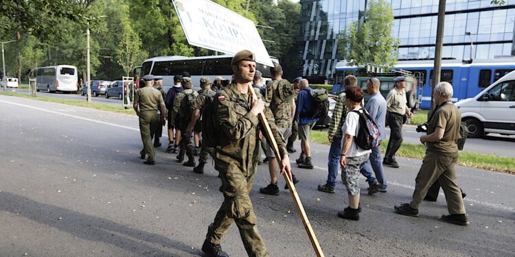 06.08.2022. Kraków. 57. Marsz Szlakiem Pierwszej Kompanii Kadrowej. Wymarsz z krakowskich Oleandrów / Fot. Jarosław Kubalski - Radio Kielce