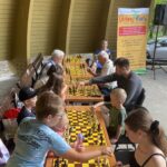 03.08.2022. Kielce. Park Miejski. Wakacyjna Szkoła Szachowa Radia Kielce / Fot. Rafał Szymczyk - Radio Kielce