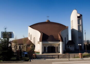 Kościół pw. Matki Bożej Nieustającej pomocy w Starachowicach. / Fot: arch. parafii