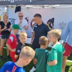 07.08.2022. Starachowice. Spotkanie pt. „Warsztaty z Gwiazdą”, którego gośćmi byli reprezentanci Polski w piłce nożnej Sławomir Peszko i Radosław Majewski / Maciej Makuła - Radio Kielce