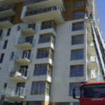 05.08.2022. Kielce. Strażacy uwolnili zazakleszczonego w barierkach gołębia / Fot. Piotr Kwaśniewski - Radio Kielce