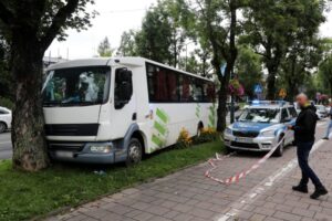 22.08.2022. Zakopane. Miejsce wypadku busa przy ul. Kościuszki w Zakopanem / Fot. Grzegorz Momot