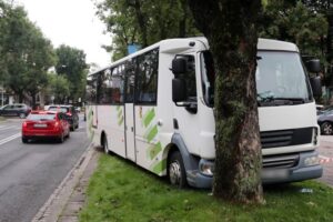 22.08.2022. Zakopane. Miejsce wypadku busa przy ul. Kościuszki w Zakopanem / Fot. Grzegorz Momot