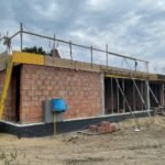 22.08.2022. Chęciny. Budowa biblioteki / Fot. Wiktor Taszłow - Radio Kielce