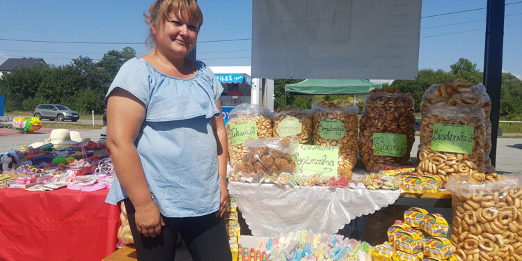 Obwarzanki na sznurku – jeden z najstarszych wypieków w regionie prezentowany był na Dożynkach w Górnie - Radio Kielce