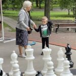 02.08.2022. Kielce. Park Miejski. Wakacyjna Szkoła Szachowa Radia Kielce / Fot. Rafał Szymczyk - Radio Kielce