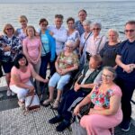 Sarbinowo. Obóz rehabilitacyjny dla osób niepełnosprawnych. Na zdjęciu: senator Krzysztof Słoń z uczestnikami obozu / Fot. archiwum Krzysztofa Słonia