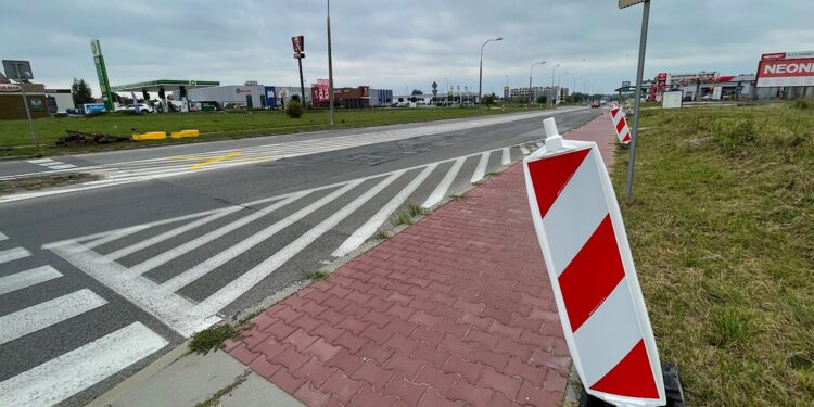 06.08.2022. Kielce. Przygotowania do zmiany organizacji ruchu na ulicy Szajnowicza-Iwanowa / Fot. Wiktor Taszłow - Radio Kielce