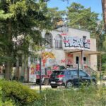 22.08.2022. Kielce. Niszczejąca willa dowódcy 4. Pułku Piechoty Legionów Bukówce / Fot. Wiktor Taszłow - Radio Kielce