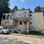 22.08.2022. Kielce. Niszczejąca willa dowódcy 4. Pułku Piechoty Legionów Bukówce / Fot. Wiktor Taszłow - Radio Kielce