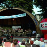 2008 rok. Kielecki Park Miejski. Wakacyjny koncert Radia Kielce „Tak Gra Orkiestra Wojskowa”