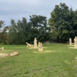 27.09.2022. Szydłowiec. Drewniane rzeźby na terenie miasta / Fot. Grażyna Szlęzak - Radio Kielce