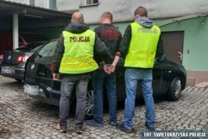 Zatrzymanie 26-letniego mężczyzny podejrzewanego o rozbój / Fot. świętokrzyska policja