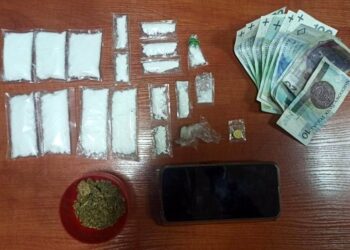 Na zdjęciu: zabezpieczone narkotyki i pieniądze w mieszkaniu kielczanina / Fot. świętokrzyska policja