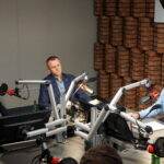 30.09.2022. Kielce. Debata sportowa. Na zdjęciu (od lewej): Tomasz Kęćko - przewodniczący komitetu organizacyjnego 7. Mistrzostw Świata Karate w Kategoriach Wagowych i prezes Kieleckiego Klubu Sportowego Karate, Remigiusz Karpiński - prezes Polskiej Federacji Karate Shinkyokushin, Rafał Szymczyk - Radio Kielce / Fot. Dionizy Krawczyński - Radio Kielce