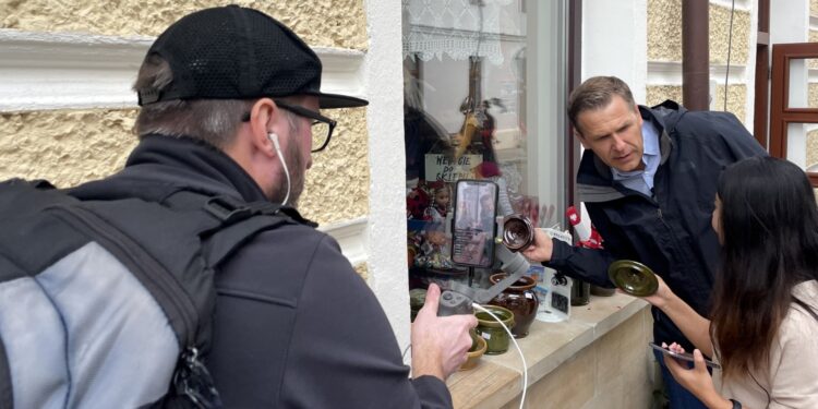 15.09.2022. Sandomierz. Chińczycy nagrywają film o Sandomierzu / Fot. Grażyna Szlęzak - Radio Kielce