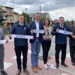 16.09.2022. Zgórsko. Otwarcie aktywnego przejścia dla pieszych. Na zdjęciu (od lewej): Tomasz Gruszczyński – radny powiatu, Mirosław Gębski starosta kielecki, Sebastian Nowaczkiewicz - wójt Nowin, Agnieszka Stępień - radna gminy Nowiny, Cezary Majcher – członek zarządu powiatu, Zenon Janus - radny powiatowy / Fot. Michał Kita - Radio Kielce