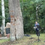 18.09.2022. Jeleniec. Upamiętnienie zwycięskiej potyczki żołnierzy Szarego. Na zdjęciu (z prawej): poseł Andrej Kryj / Fot. Emilia Sitarska - Radio Kielce