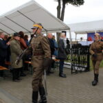 25.09.2022. Czarkowy. Obchody 108. rocznicy chrztu bojowego 1. Pułku Piechoty Legionów Polskich. Na zdjęciu (z lewej): Dionizy Krawczyński - prezes Stowarzyszenia Rekonstrukcji Historycznych "Jodła" / Fot. Marta Gajda-Kruk - Radio Kielce