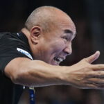 22.09.2022. Barcelona. 2. kolejka Ligi Mistrzów: FC Barcelona - Łomża Industria Kielce. Na zdjęciu: Talant Dujszebajew - trener Łomży Industrii / Fot. Enric Fontcuberta - EPA/PAP